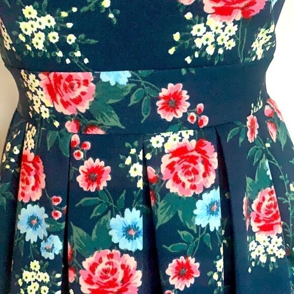 Emeral Sundae Floral cocktail dress. - Picture 4 of 8